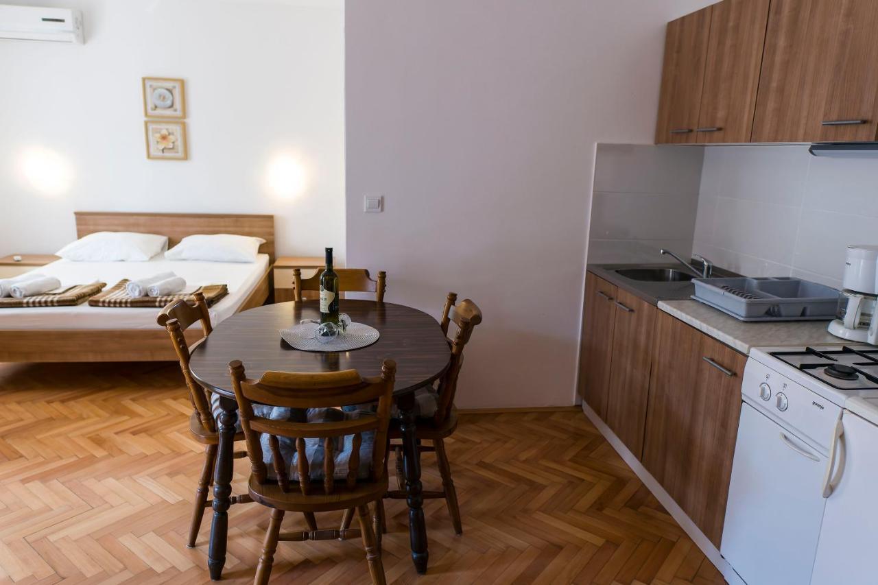 Apartments Victoria Трогир Экстерьер фото