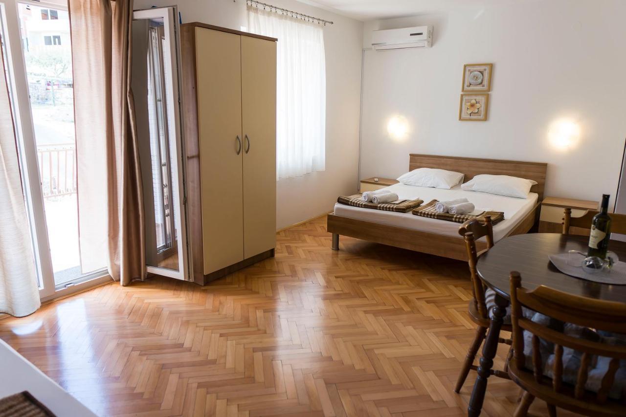 Apartments Victoria Трогир Экстерьер фото