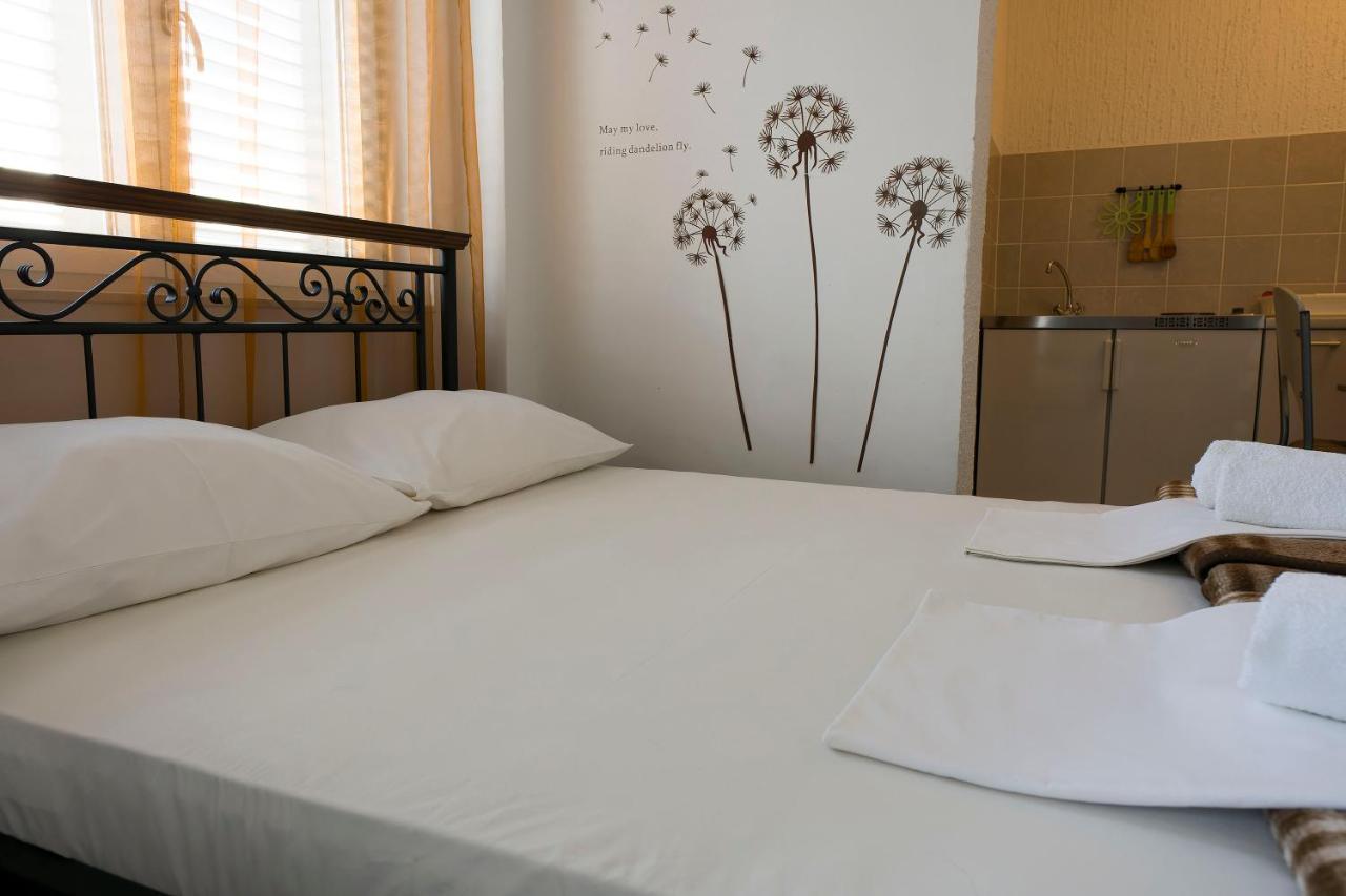 Apartments Victoria Трогир Экстерьер фото