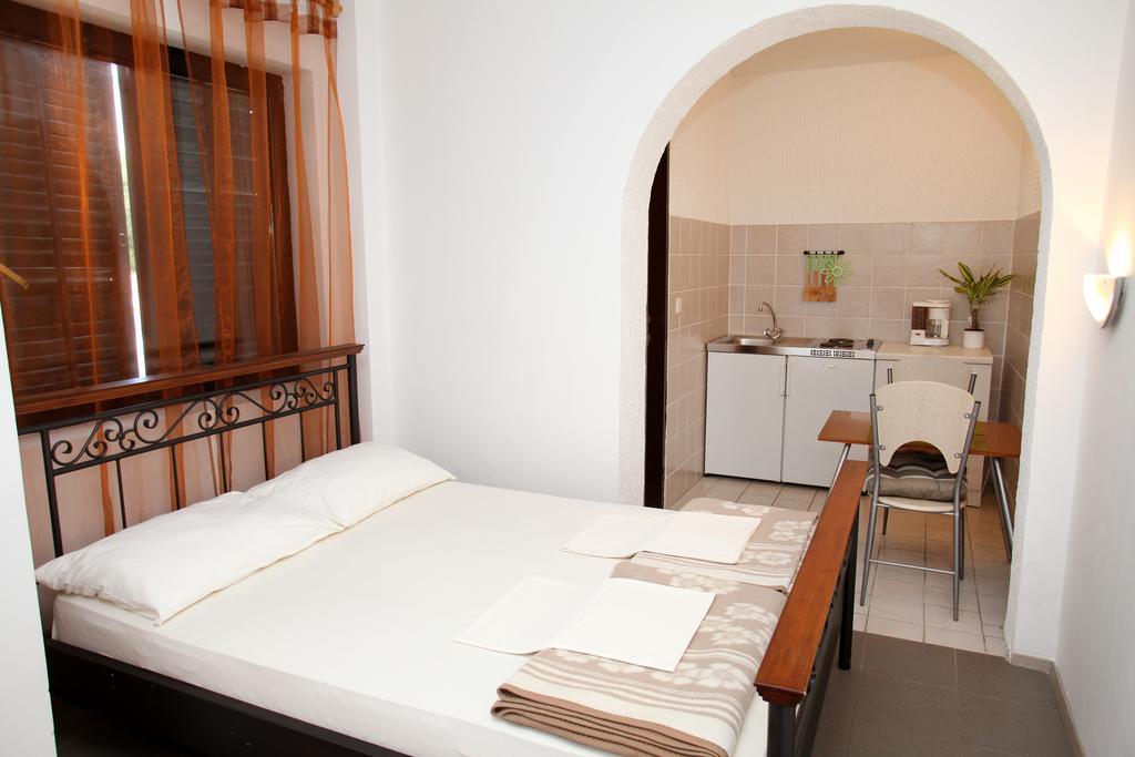 Apartments Victoria Трогир Экстерьер фото